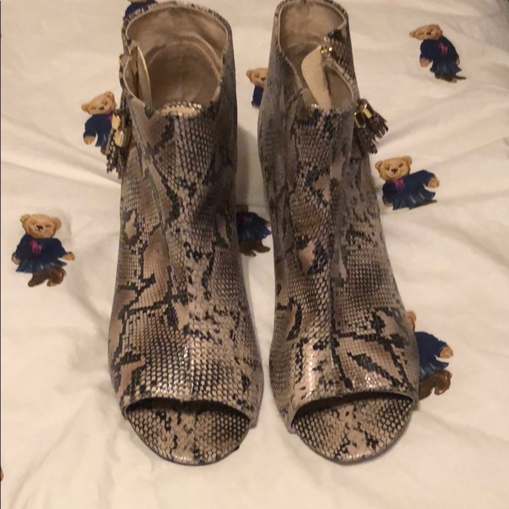 Shoes snakeskin cream and black...